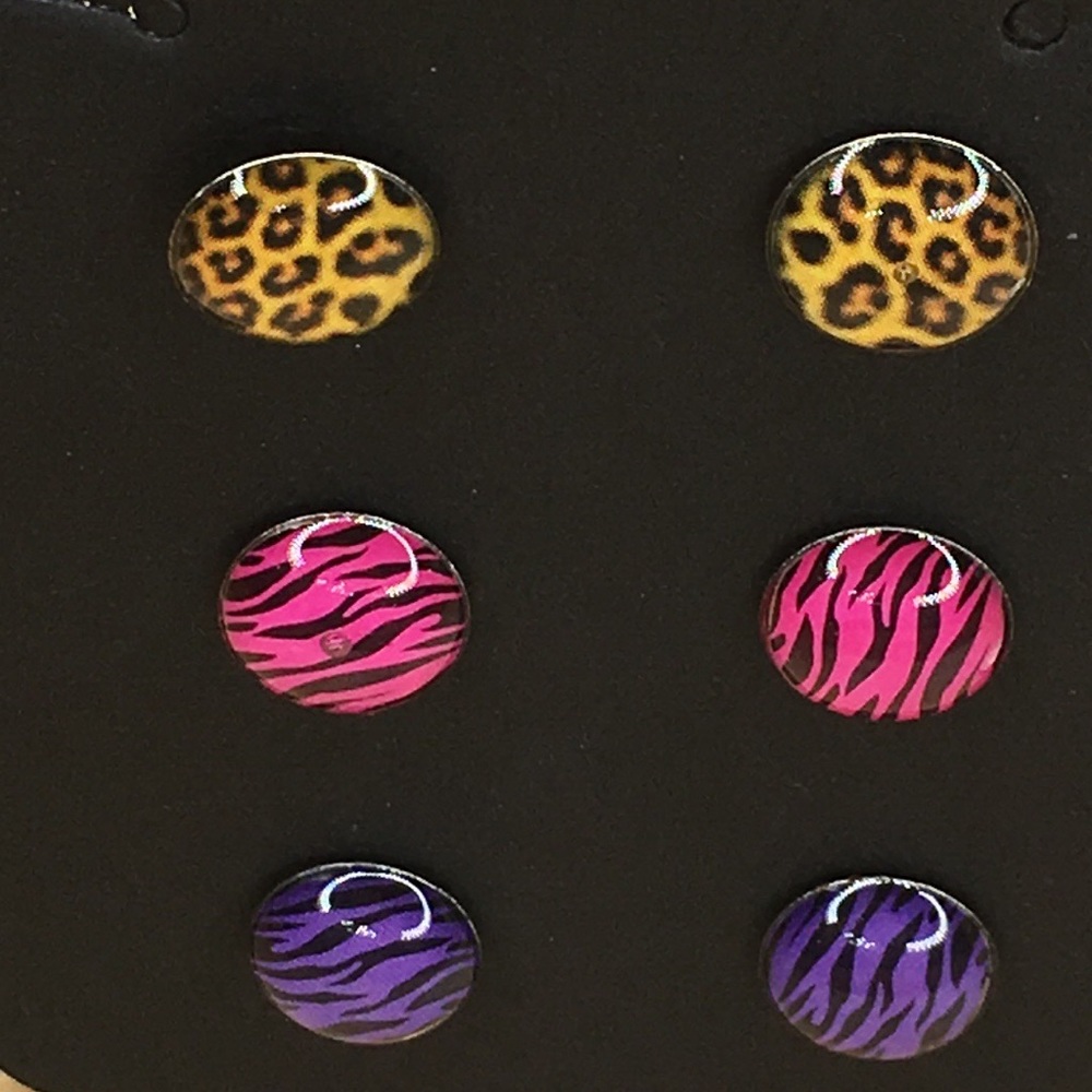 3 Pairs of Stud Earrings - Picture 2 of 7